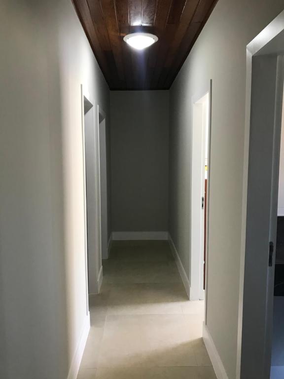  Casa de praia em condomínio fechado com piscina própria