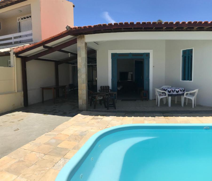  Casa de praia em condomínio fechado com piscina própria