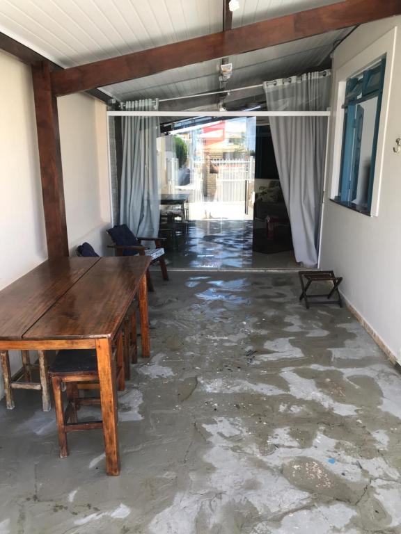  Casa de praia em condomínio fechado com piscina própria