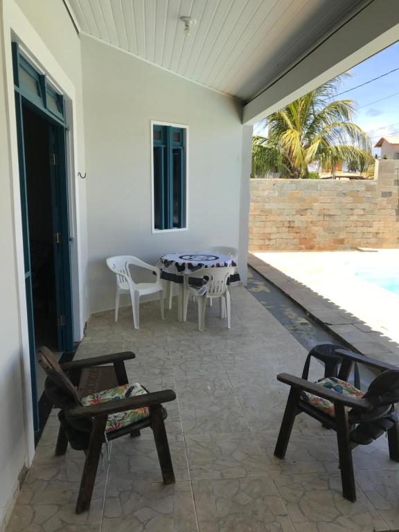  Casa de praia em condomínio fechado com piscina própria