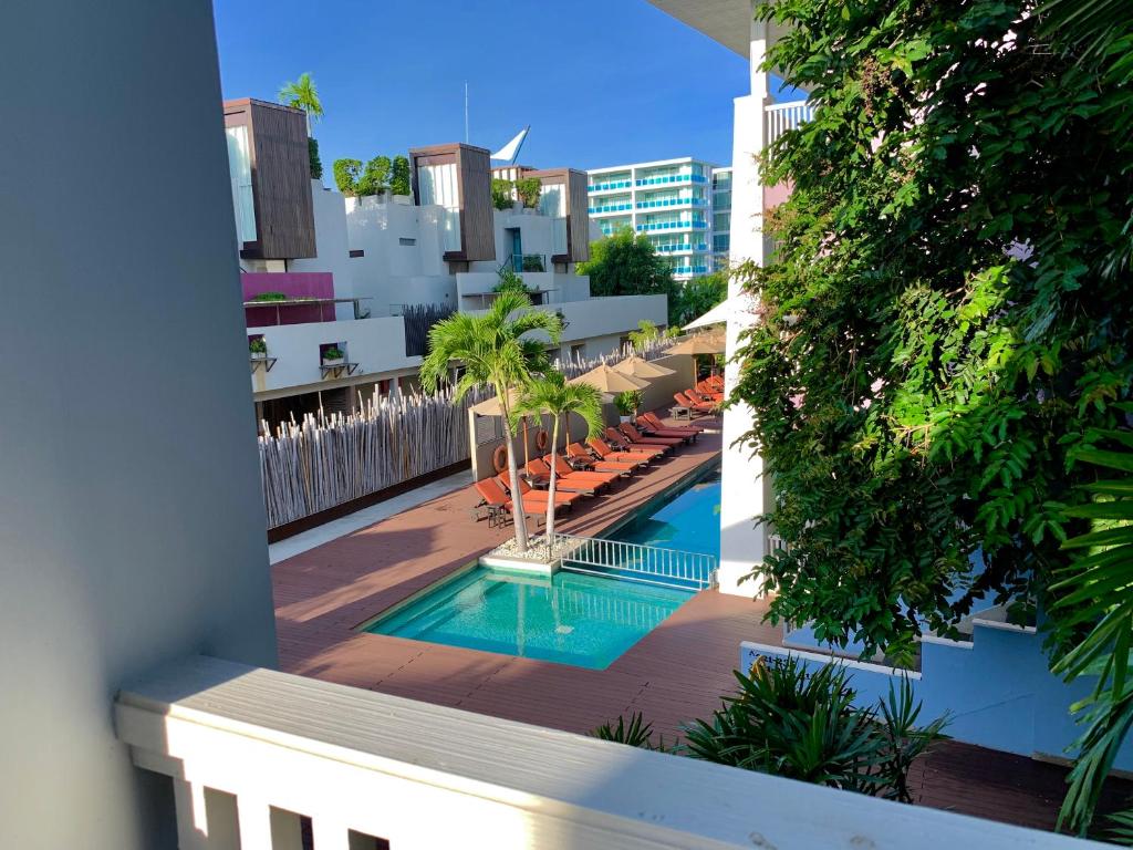 Bazén v ubytování Loligo Resort Hua Hin nebo v jeho okolí