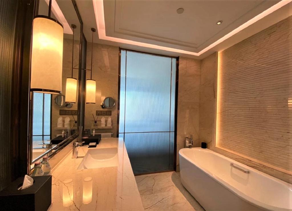 Koupelna v ubytování Vignette Collection Haikou Yatter Hotel by IHG