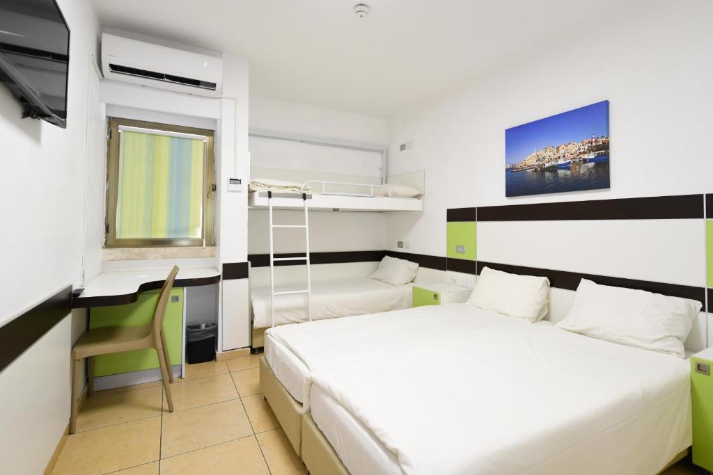 Postel nebo postele na pokoji v ubytování HI - Bnei Dan - Tel Aviv Hostel