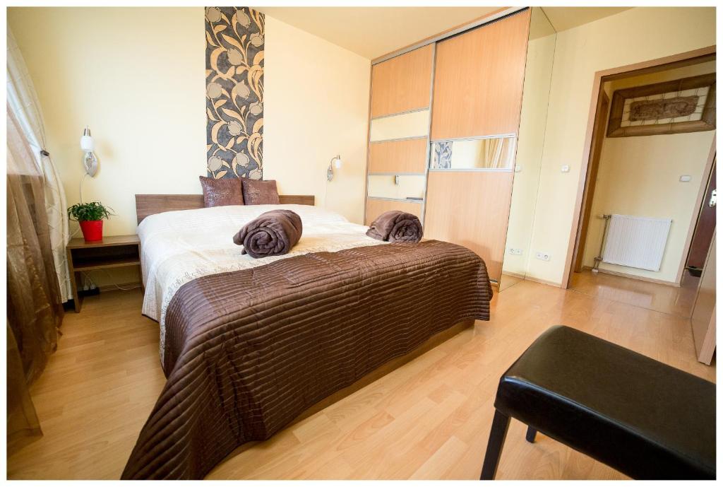 Postel nebo postele na pokoji v ubytování Arpad Bridge Apartments