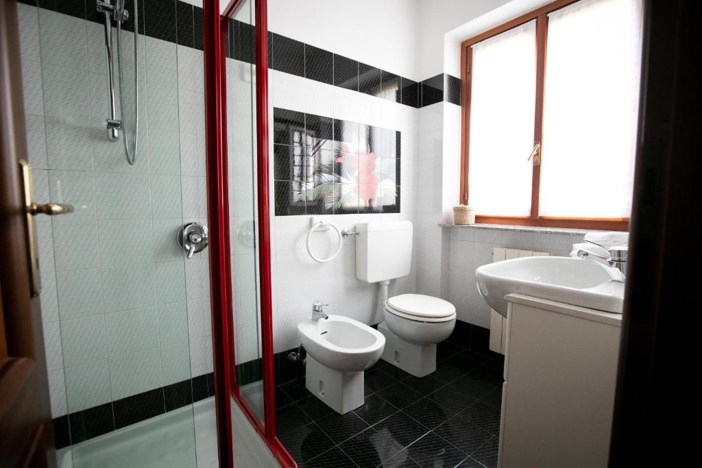Koupelna v ubytování IseoLakeRental - Casa Anita