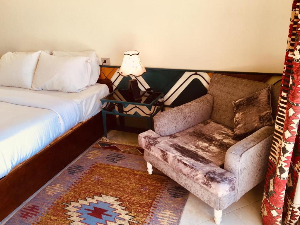 Posezení v ubytování New Memnon Hotel