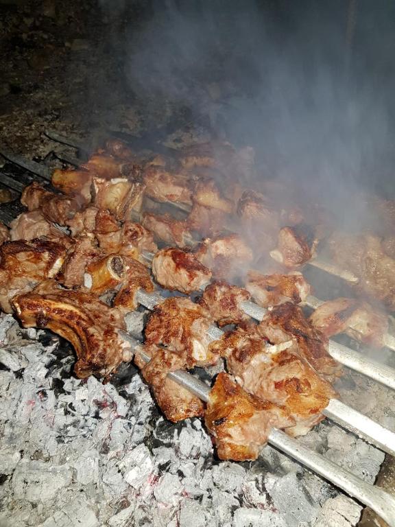 Gril dostupný pro hosty v penzionu
