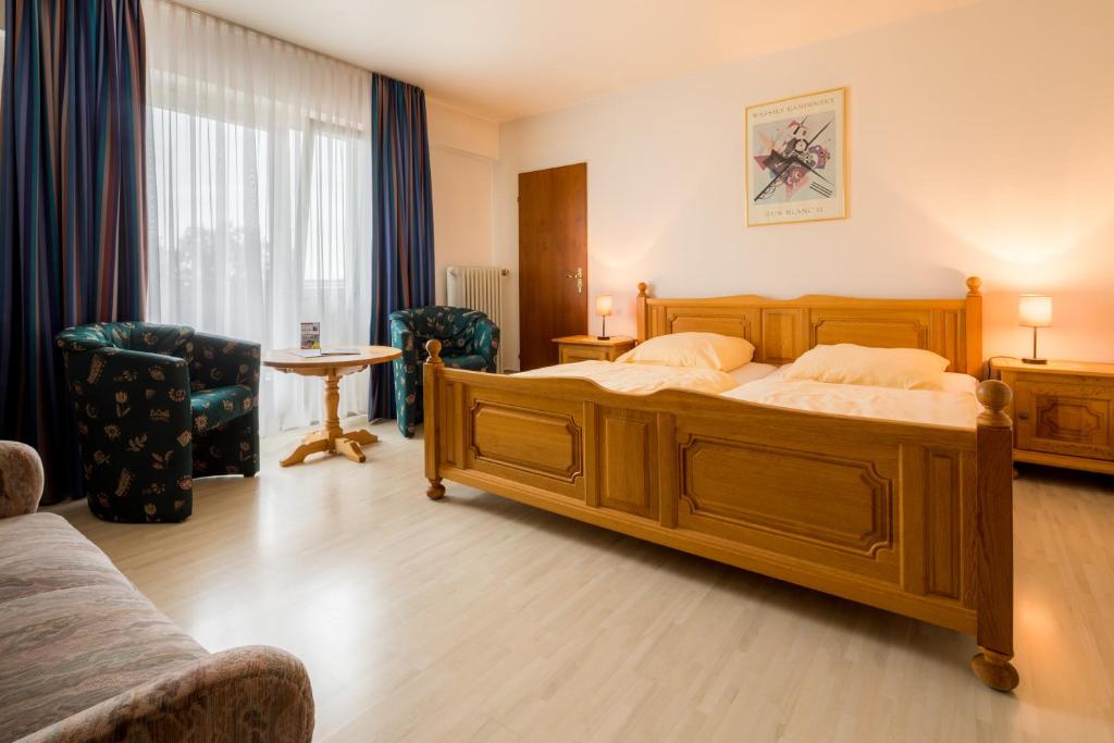 Postel nebo postele na pokoji v ubytování Hotel Buschhausen