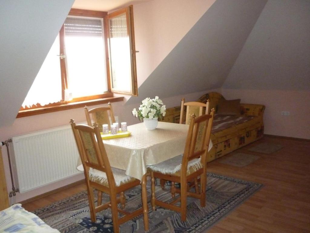 Fotografia z galérie ubytovania Barbara Apartmanház v destinácii Kehidakustány
