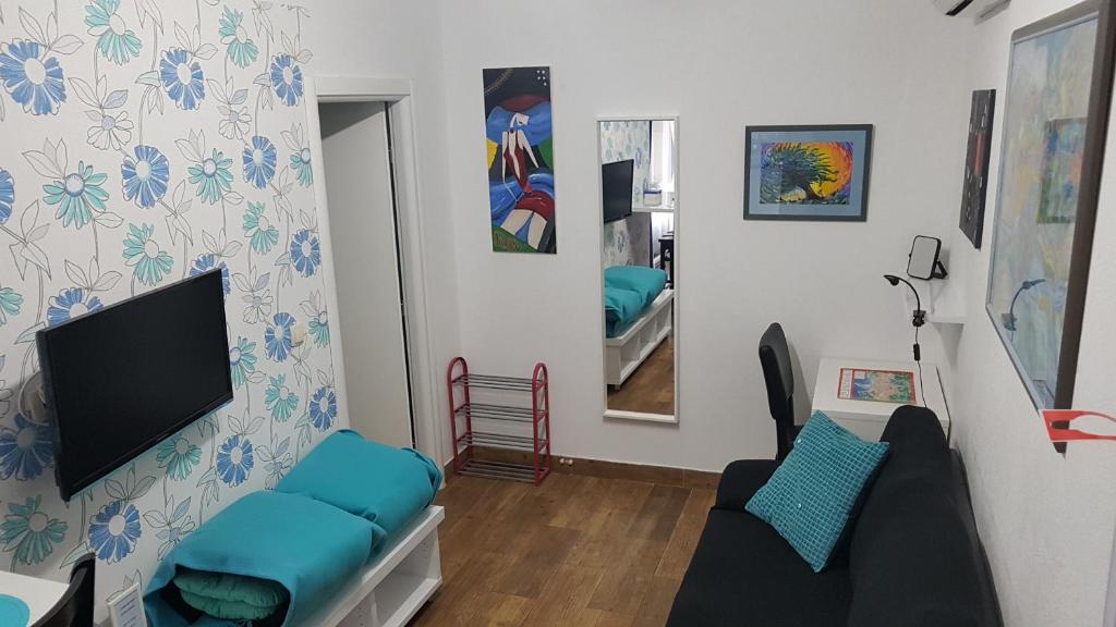 Televízia a/alebo spoločenská miestnosť v ubytovaní Apartments Elda