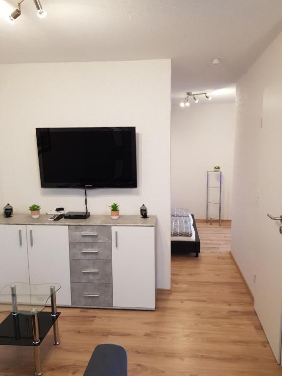 TV a/nebo společenská místnost v ubytování 30 qm Apartment super zentral in Melsungen