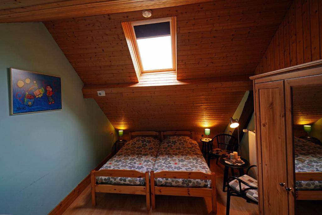 Postel nebo postele na pokoji v ubytování Room in Farmhouse Berkel