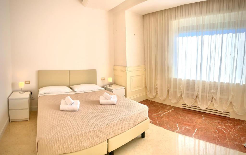Simon's Guest House Rome - Double Room With Private External Bathroom
