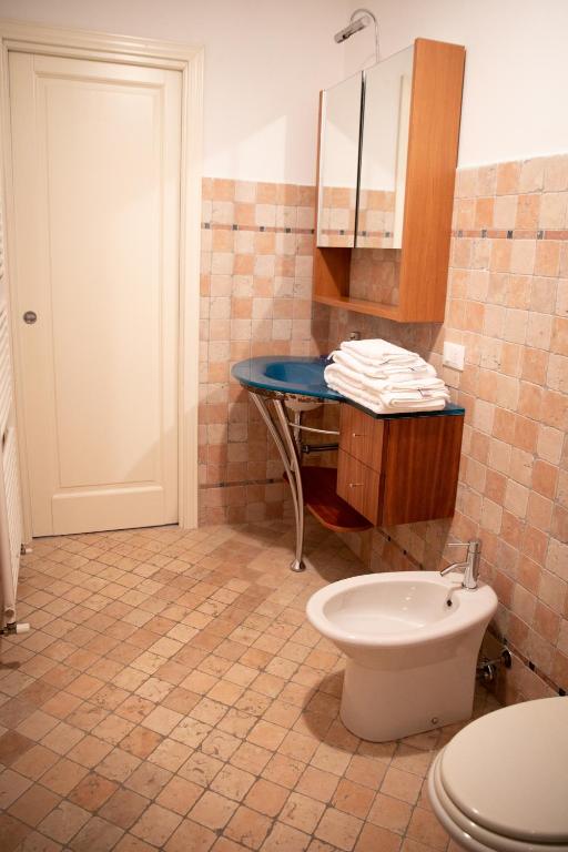 Koupelna v ubytování IseoLakeRental - La Stallina - Monte Isola