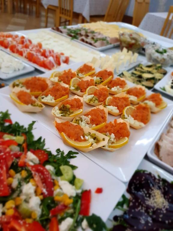 Jedlo v ubytovaní bed & breakfast alebo blízkom okolí