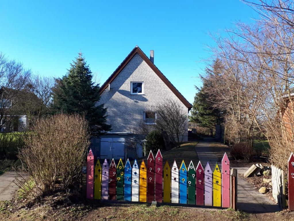 a colorful fence in front of a house at Whg Meeresblick in Nieblum