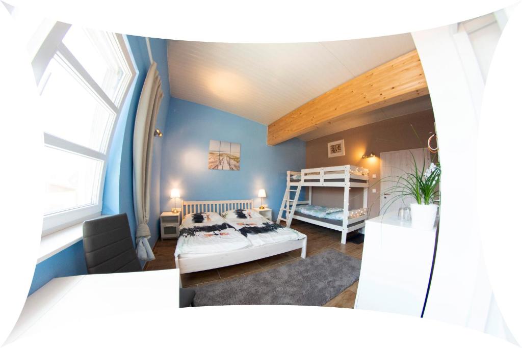Ranchzimmer am Hippo-Campus Reit- und Therapiezentrum - Family Room With Garden View