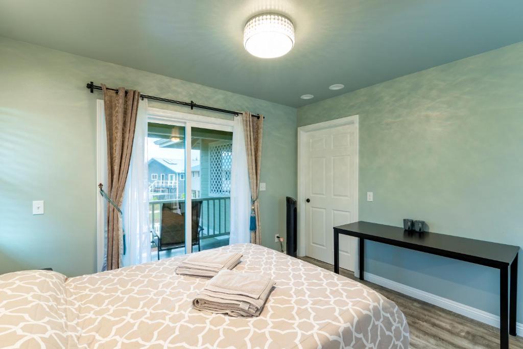Voodi või voodid majutusasutuse Ocean Breeze Inn toas
