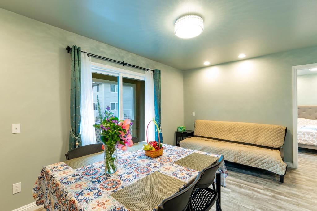Voodi või voodid majutusasutuse Ocean Breeze Inn toas