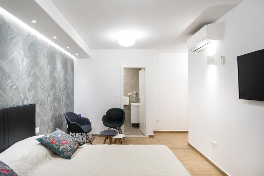 Dubrovnik Spectrum Rooms - 11