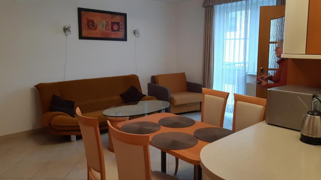 Posedenie v ubytovaní Apartament ZOYA + garaż