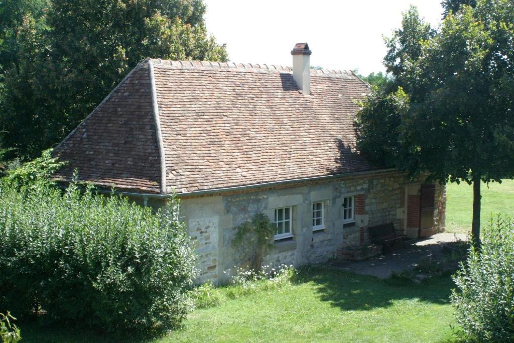 a small stone house with a brown roof at Domaine du Bourg Gites in Gannay-sur-Loire