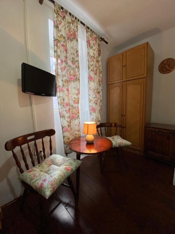 TV a/nebo společenská místnost v ubytování Viktor Rooms