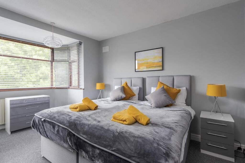 4 Bedroom House Coventry Sleep 7, Coventry (updated prices 2024)