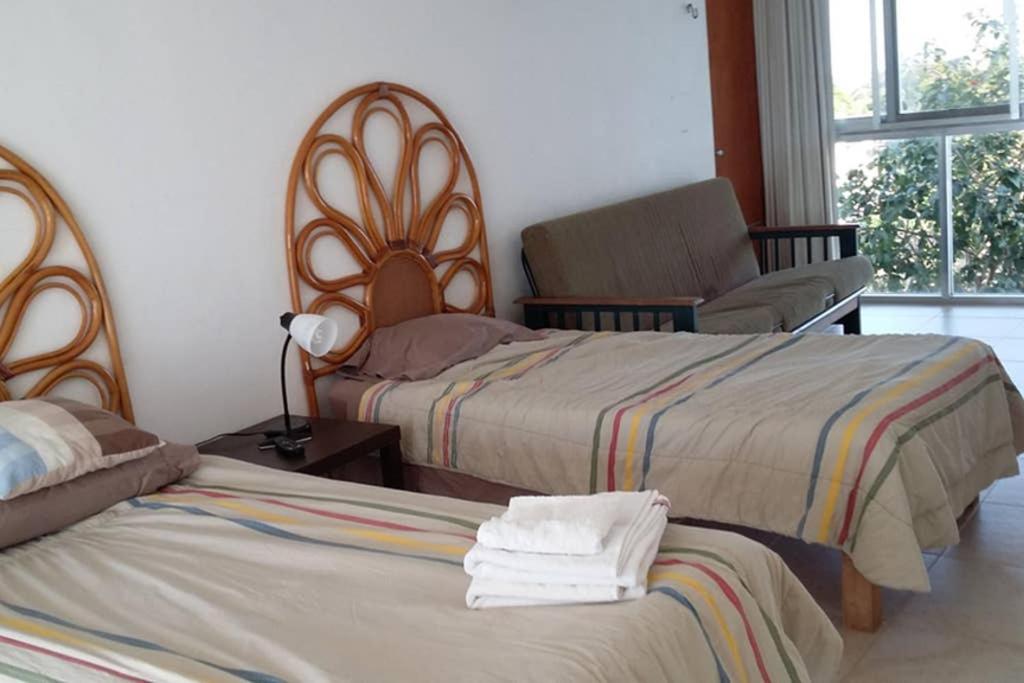 Postel nebo postele na pokoji v ubytování Designer´s House Beach Front Superb Ocean View Hi Speed WiFi