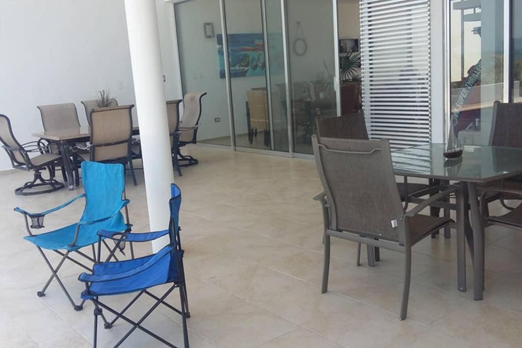 Fotografie z fotogalerie ubytování Designer´s House Beach Front Superb Ocean View Hi Speed WiFi v destinaci Telchac