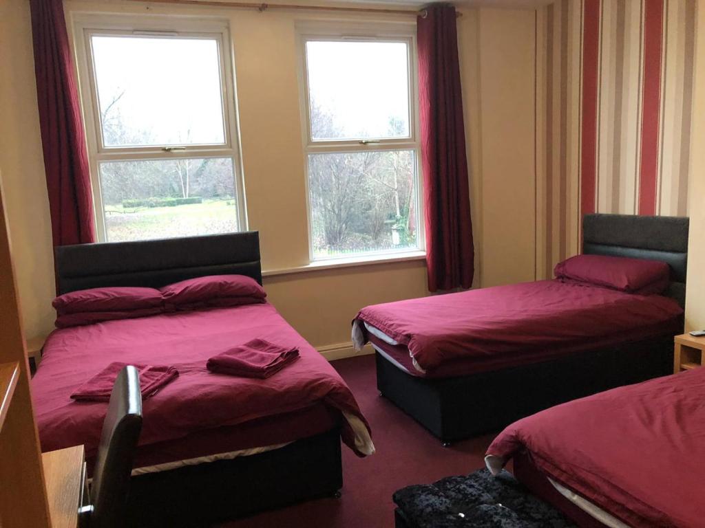 Postel nebo postele na pokoji v ubytování Don Valley hotel Sheffield arena