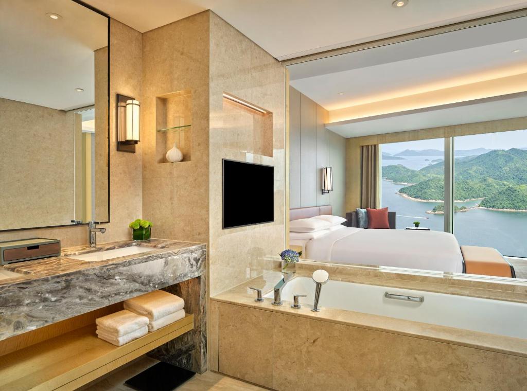 TV a/nebo společenská místnost v ubytování Hyatt Regency Shenzhen Yantian