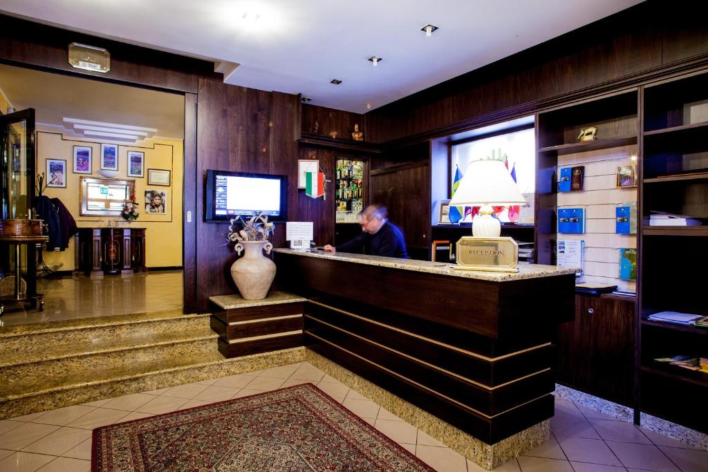 TV a/nebo společenská místnost v ubytování Mannu Hotel
