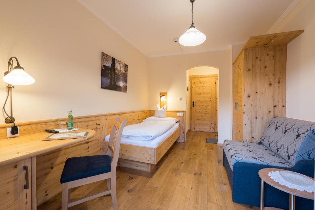Postel nebo postele na pokoji v ubytování Hotel-Garni Schernthaner