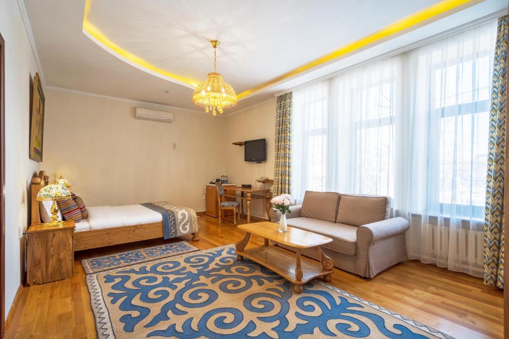 Postel nebo postele na pokoji v ubytování Navat Hotel