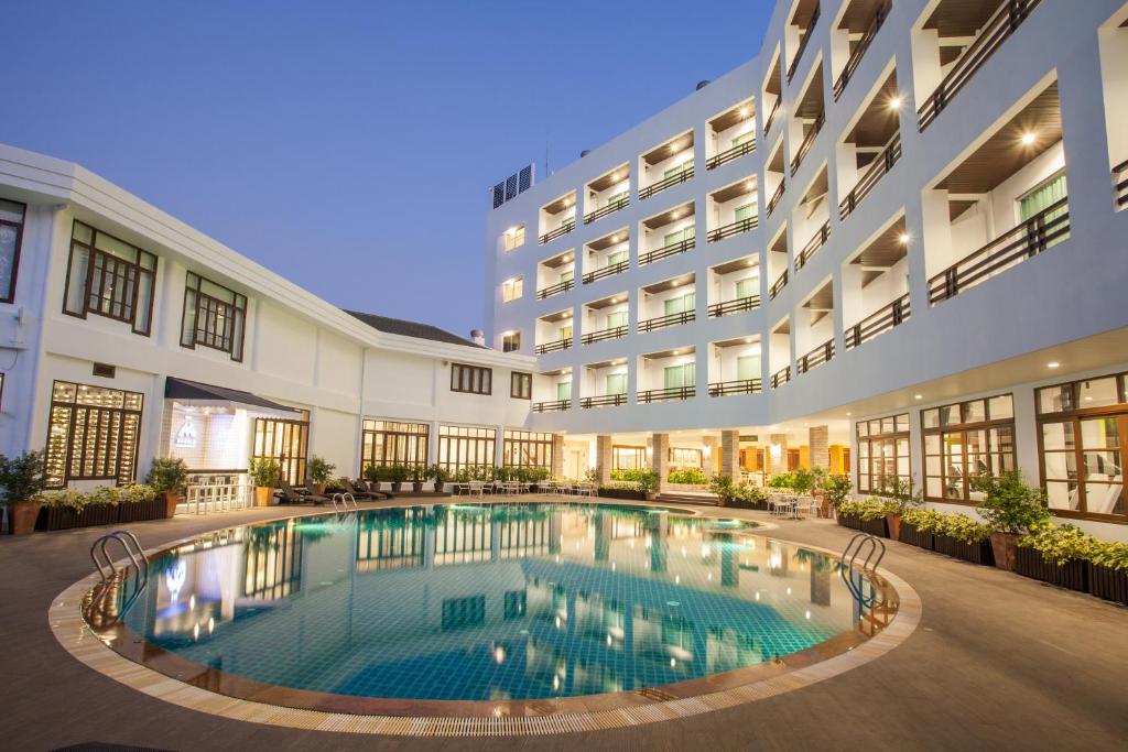 an indoor pool in the courtyard of a hotel at Areca Lodge in Pattaya