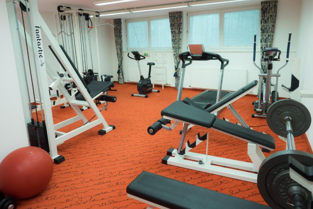 Fitness centrum a/nebo fitness zařízení v ubytování Hotel Montjola Nova
