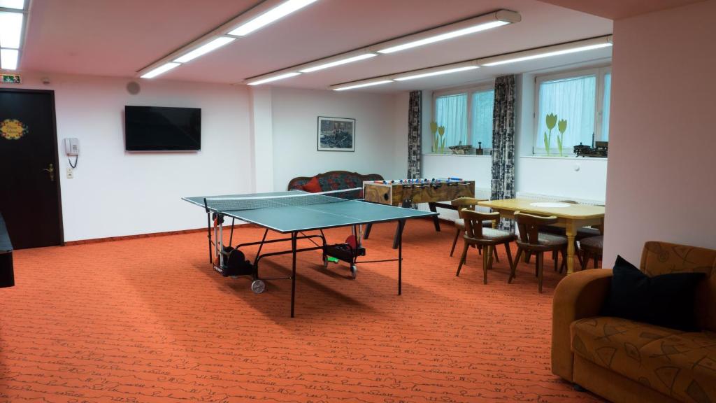 Stolní tenis v ubytování Hotel Montjola Nova nebo okolí