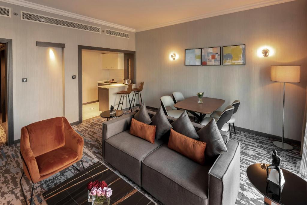 Posezení v ubytování Edge Creekside Hotel