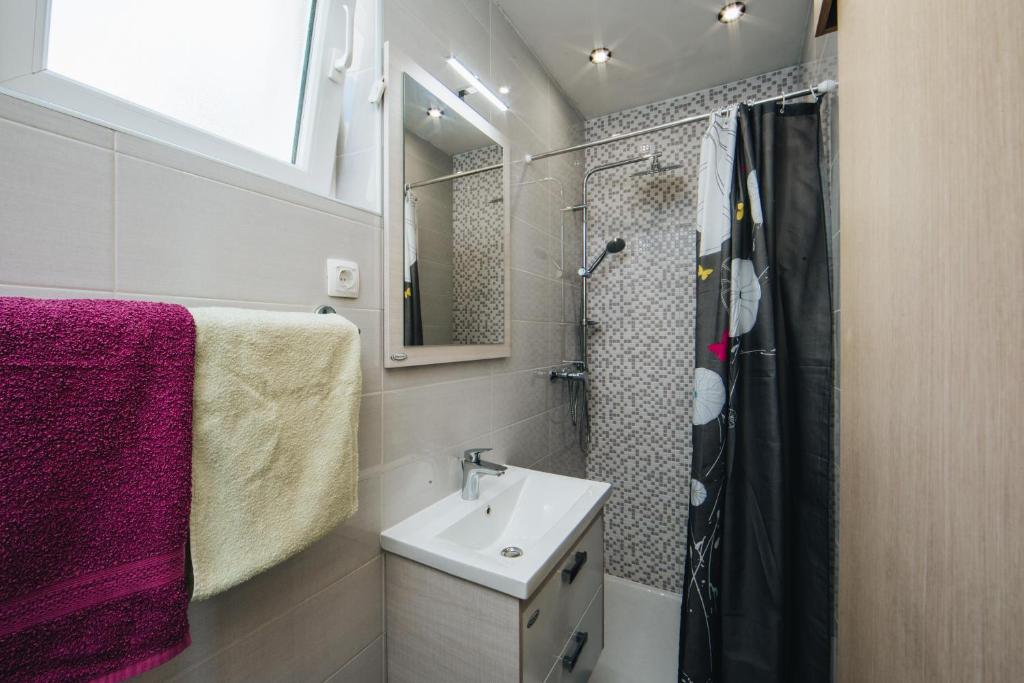 a bathroom with a sink and a shower at Apartments Mateo in Brela