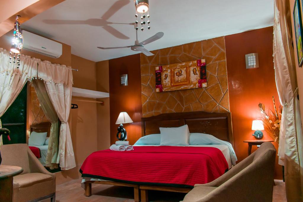 En eller flere senger på et rom på Hotel Mayahau Coba