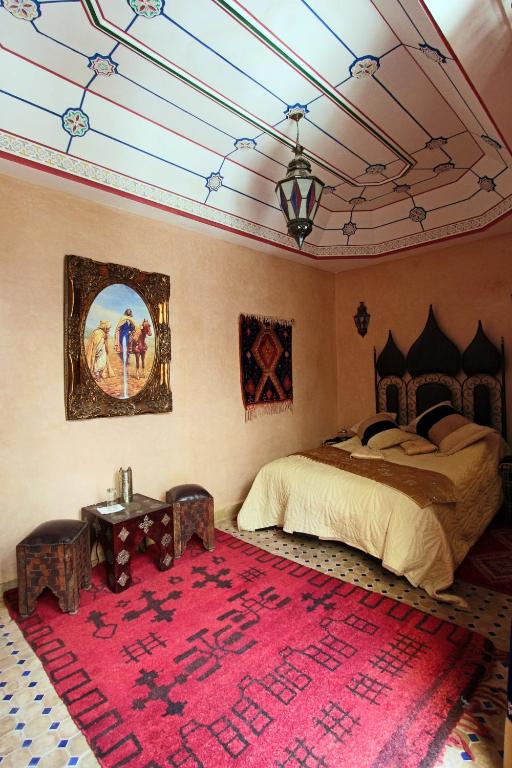 Postel nebo postele na pokoji v ubytování RIAD MAKENE MOUCHKILL