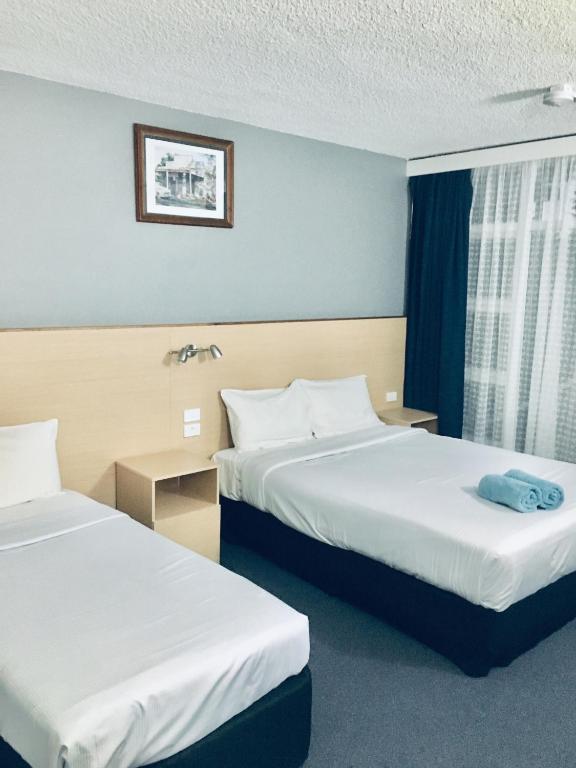 Postel nebo postele na pokoji v ubytování The Sands Motel Adelaide
