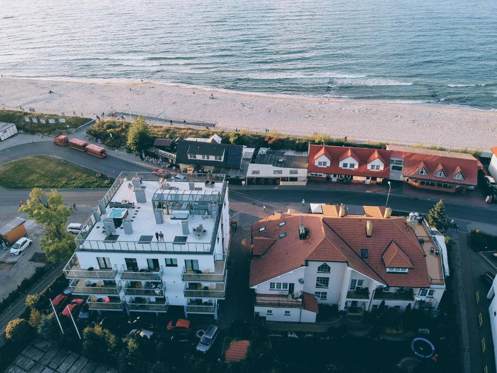 an aerial view of a house next to the beach at Al Mare - Apartamenty i pokoje in Sarbinowo