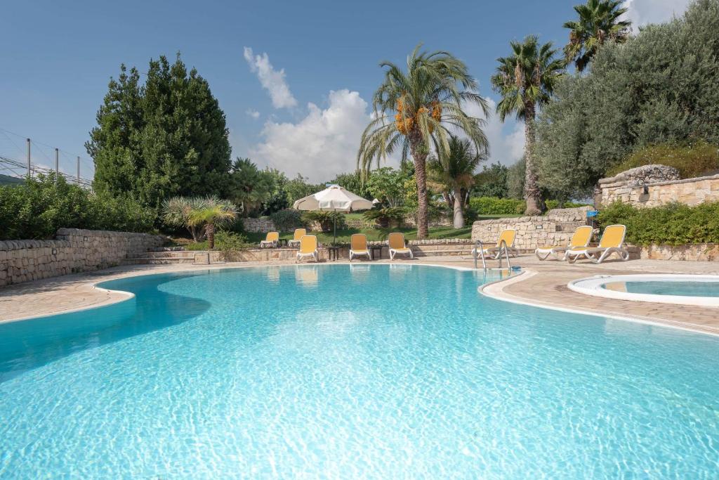 Basen w obiekcie Relais Torre Marabino lub w pobliżu
