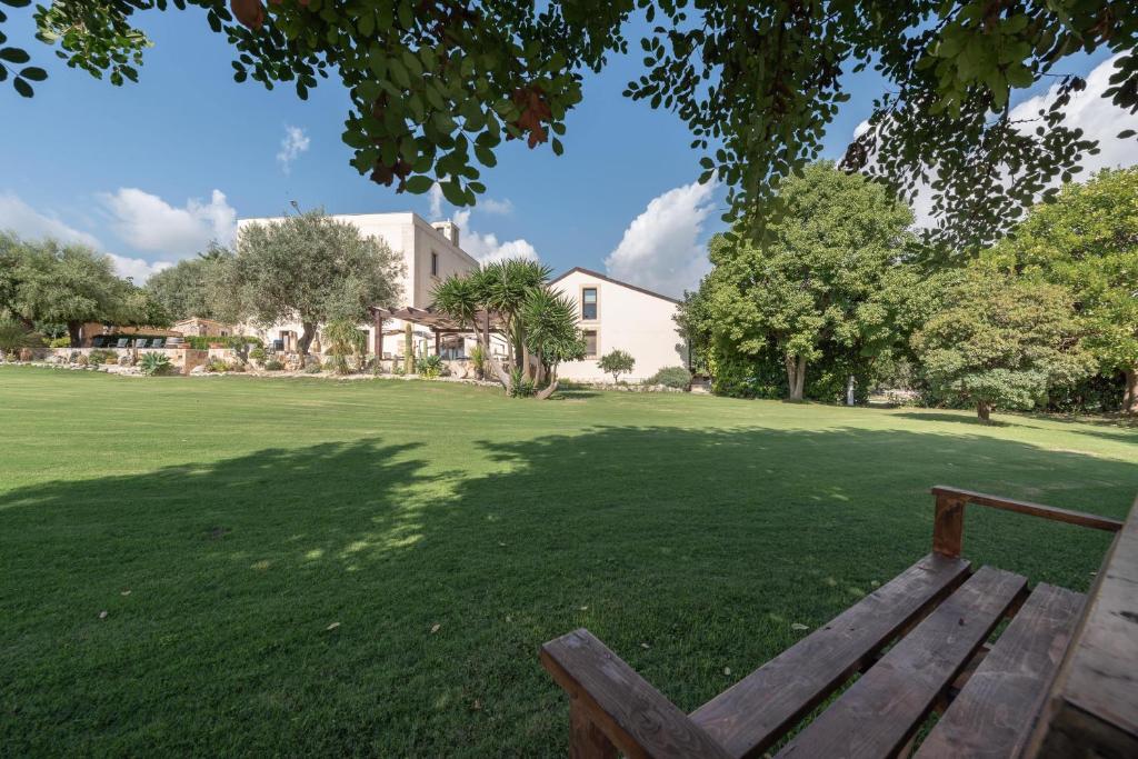 Ogród w obiekcie Relais Torre Marabino