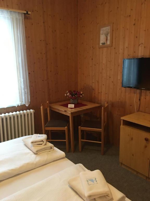 Łóżko lub łóżka w pokoju w obiekcie Hotel Tři Růže