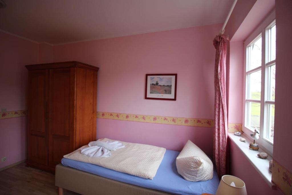 Postel nebo postele na pokoji v ubytování Landhaus Alt Reddevitz