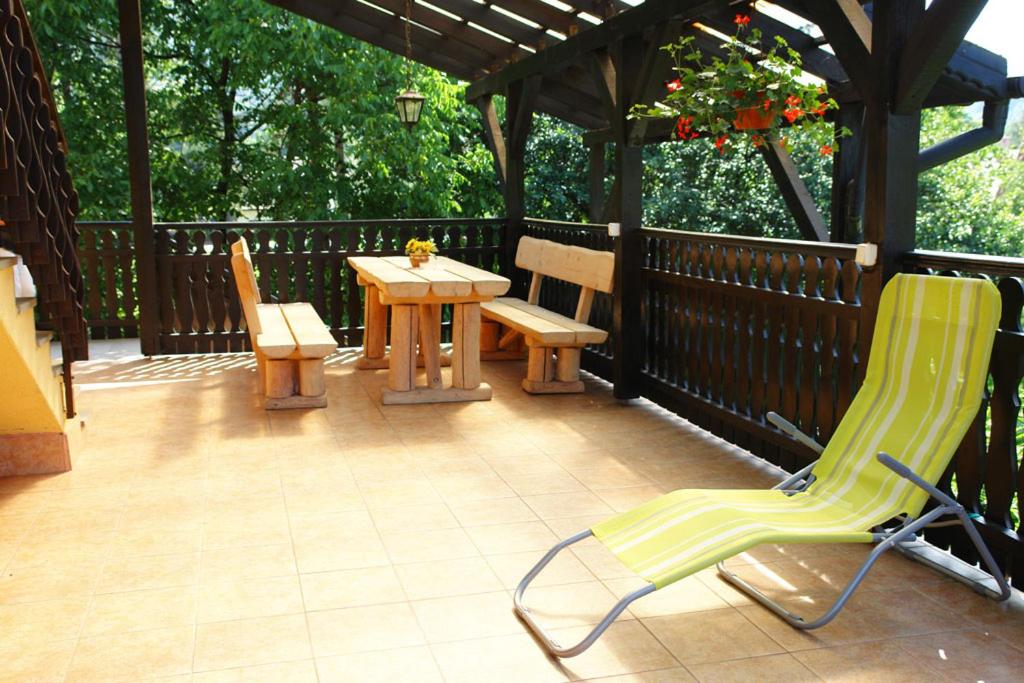 Balkón alebo terasa v ubytovaní Apartamenty pokoje INA
