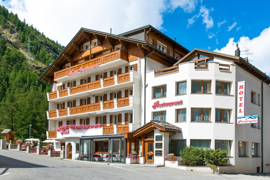 Nespecifikovaný výhled na hory nebo výhled na hory při pohledu z hotelu
